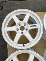 Rays Te37 17 8.5 offset+30 5x114.3 White